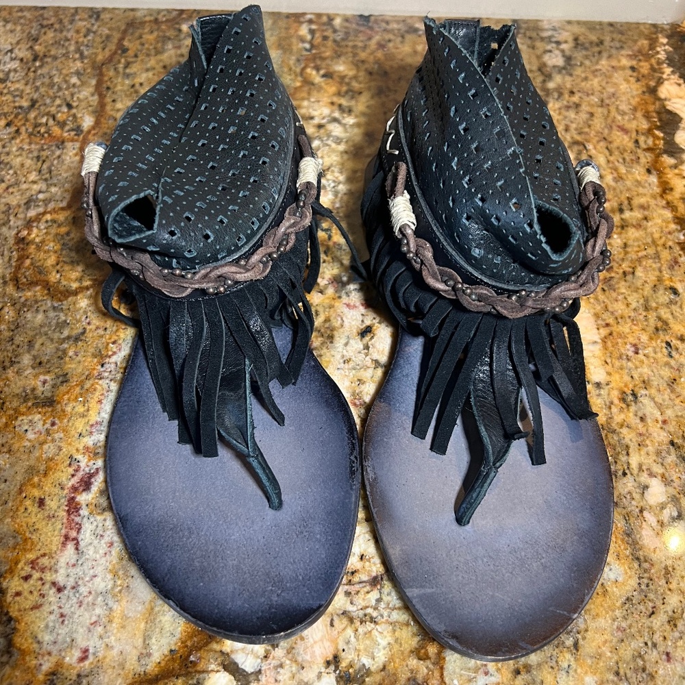 EUC Free People Journey Through Time Black Sandals Size 38/7 -7.5 Womens